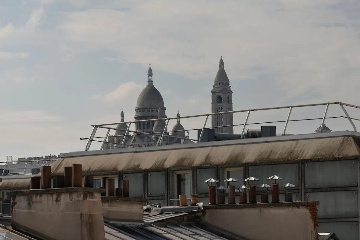 Paris Studio With View Of Montmartre フランス